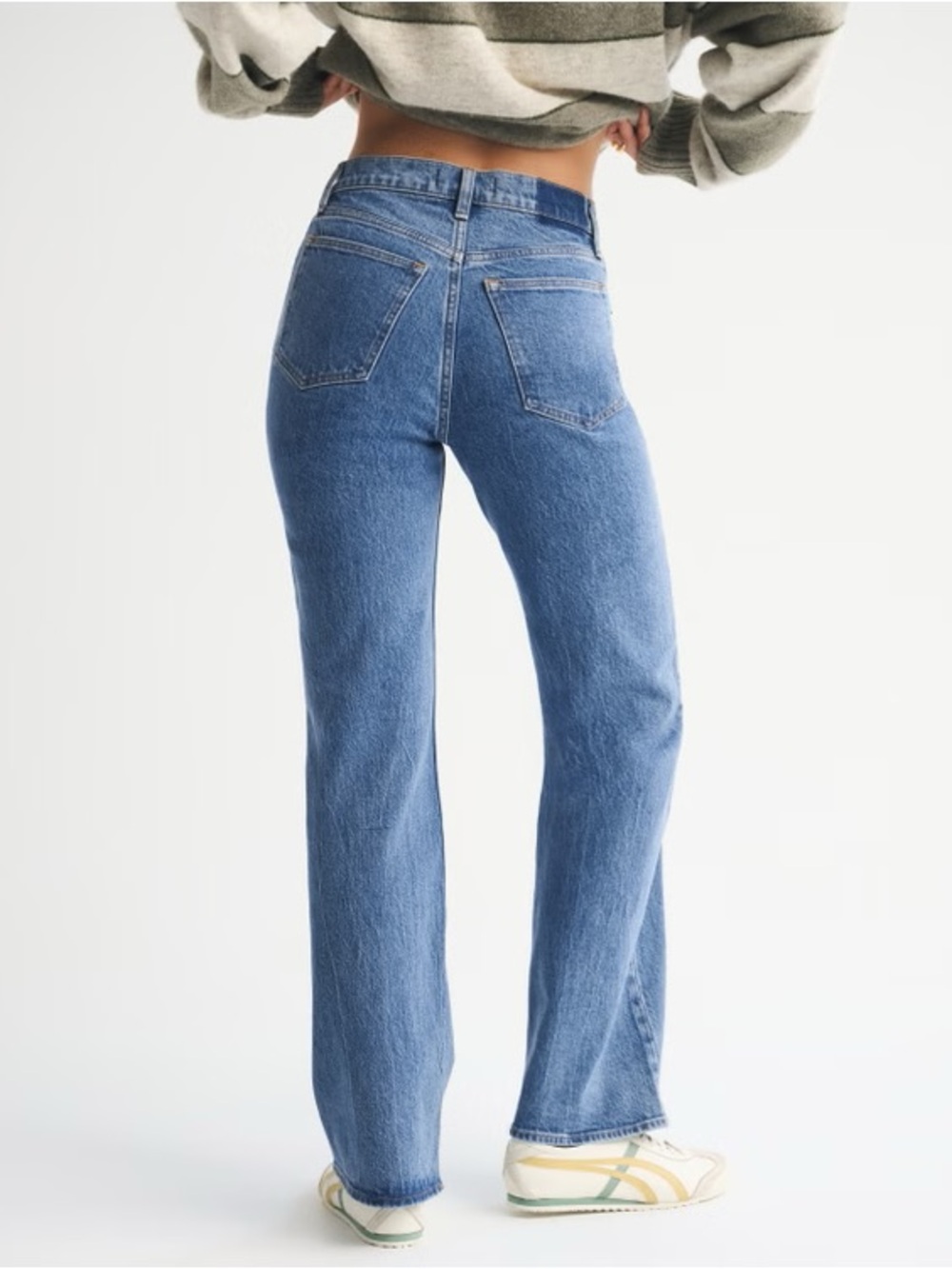 Abercrombie & Fitch Women's Straight Leg Jeans in Medium Blue - Picture 2 of 6